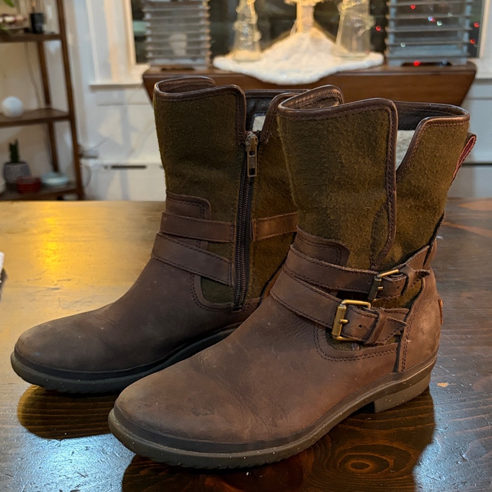 UGG Brown Women's Fleece Lined Leather Boots
